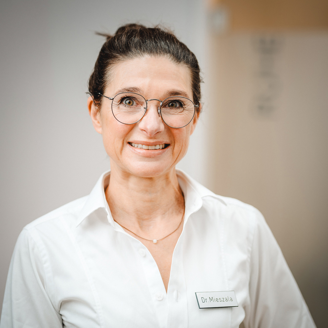 Frau Dr. Cornelia Mieszala | ZÄHNE bewegen